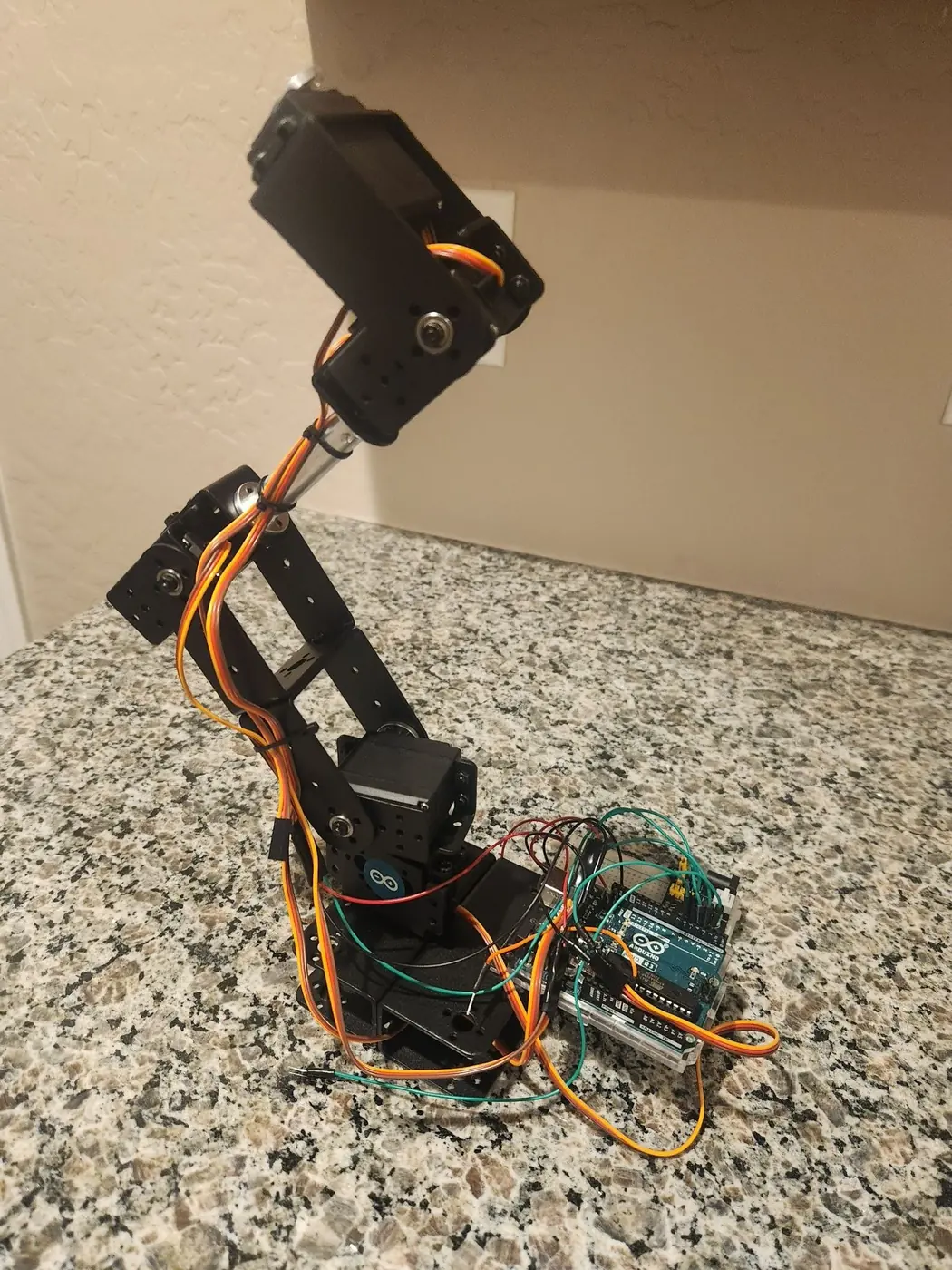 Multi-DOF robotic arm used in the inverse kinematics study